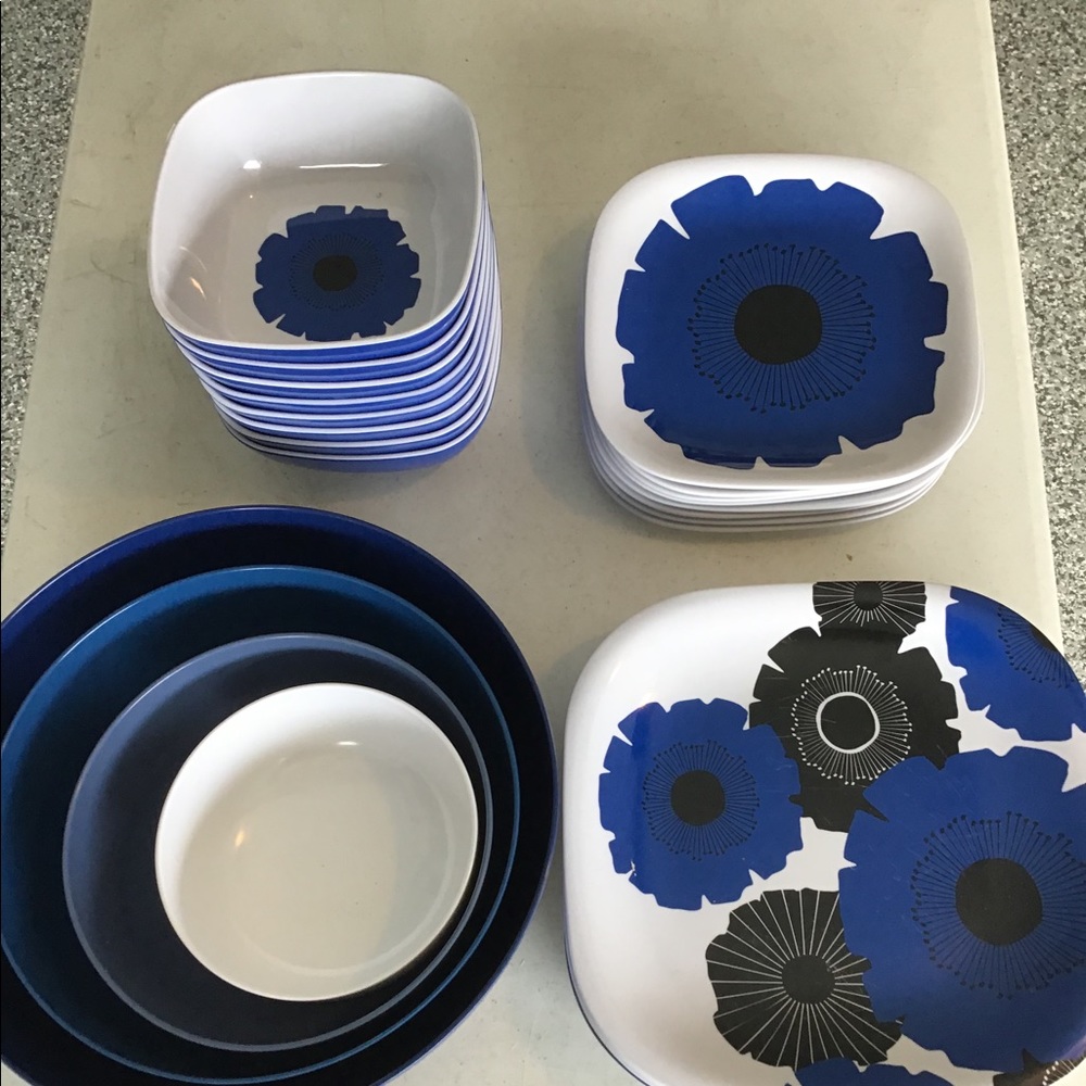 Dinnerware set